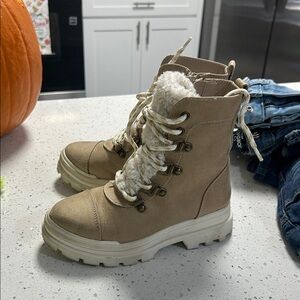 Art Class Tan Kids Boots with White Laces
